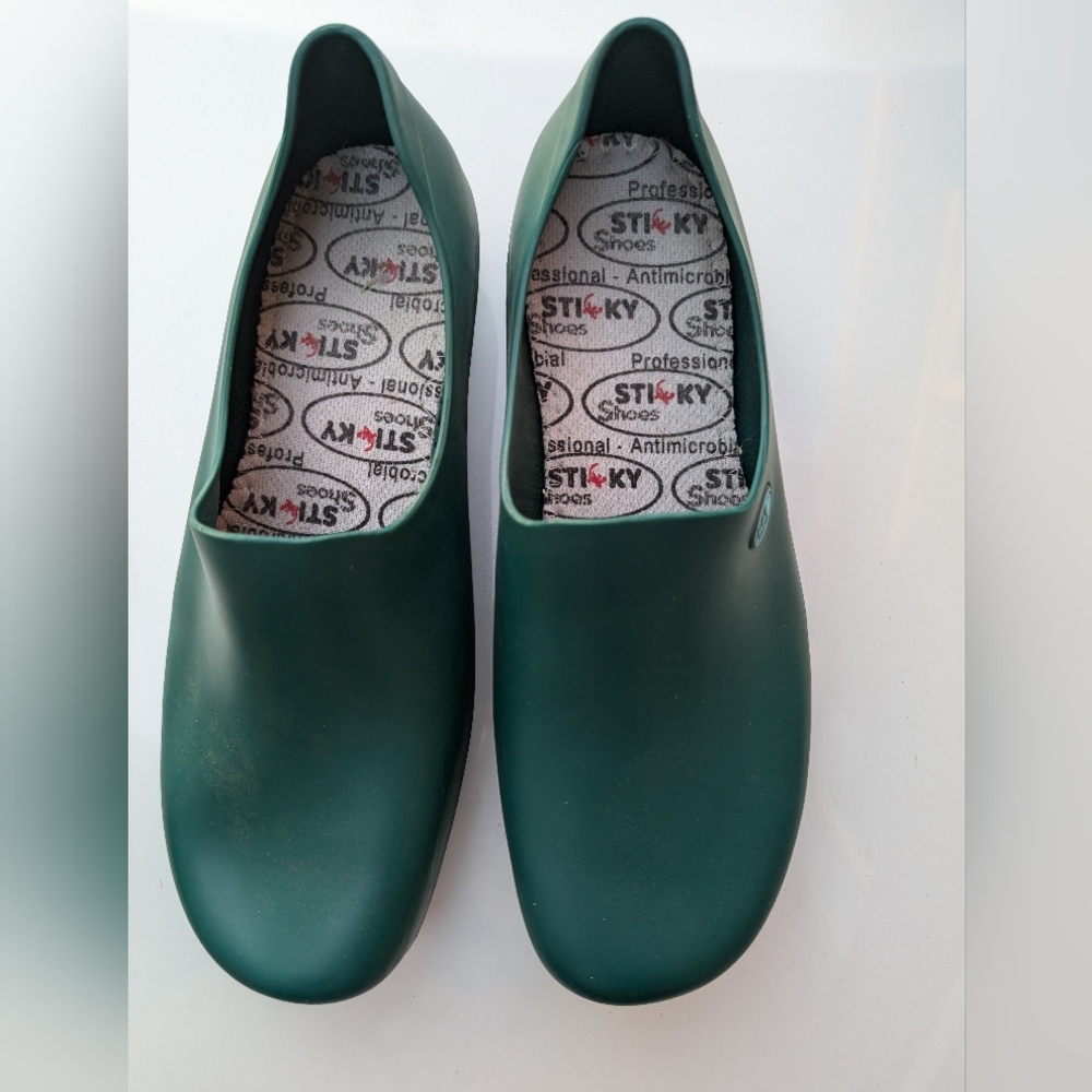 NWOT STICKY WOMEN'S SZ 11B SLIP ON GREEN RUBBER SHOES ANTIMICROBIAL